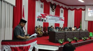 Sekretaris Dewan M. Agung Adati Saat Membacakan Susunan Pansus LKPJ