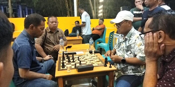 Sekda Boltara Berhadapan dengan Bupati Gorontalo Utara di Taman Rakyat